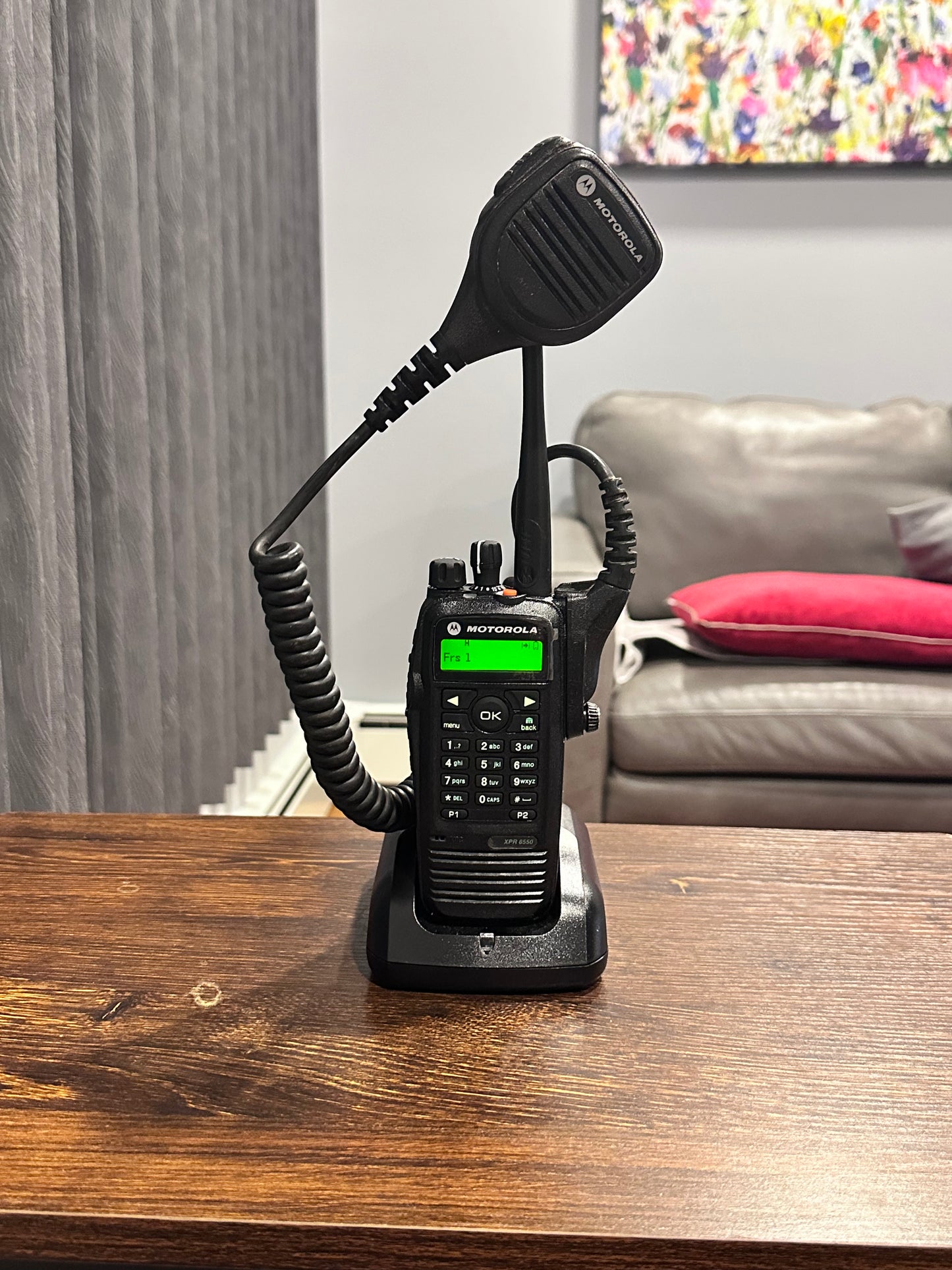 Motorola Xpr 6550 UHF 403-470 MHz Pre-Owned Starter Kit With Shoulder Mic