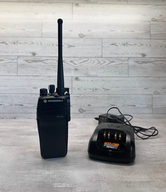 Motorola Xpr 6350 Q-Split 403-470 MHz New Housing, Starter Pack 1 Radio Kit
