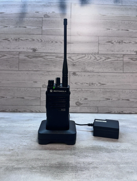 Motorola Xpr 3300 UHF Starter Pack 403-512 MHz Tested Working w/ Acessories