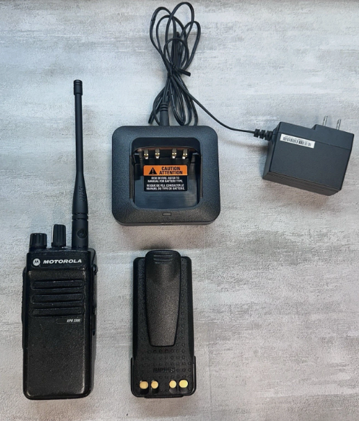 Motorola Xpr 3300 UHF Starter Pack 403-512 MHz Tested Working w/ Acessories
